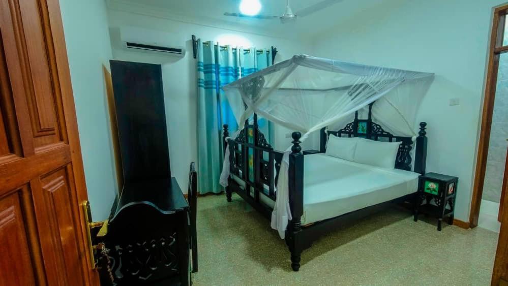 Tabasam Apatment Stone Town Bed & Breakfast